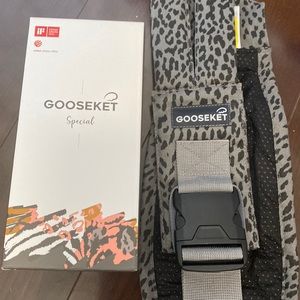 Gooseket toddler sling gray leopard